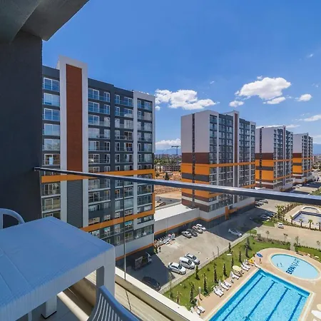 Remarkable Flat With Shared Pool In Kepez