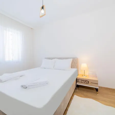 Remarkable Flat With Shared Pool In Kepez Apartment *